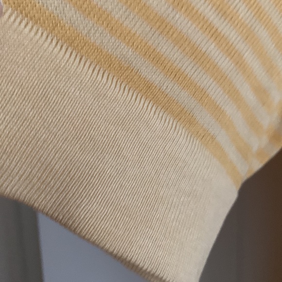 Brook Brothers 80% Silk, 20% Linen Yellow ton on tone Horizontal XL Top - Picture 3 of 6